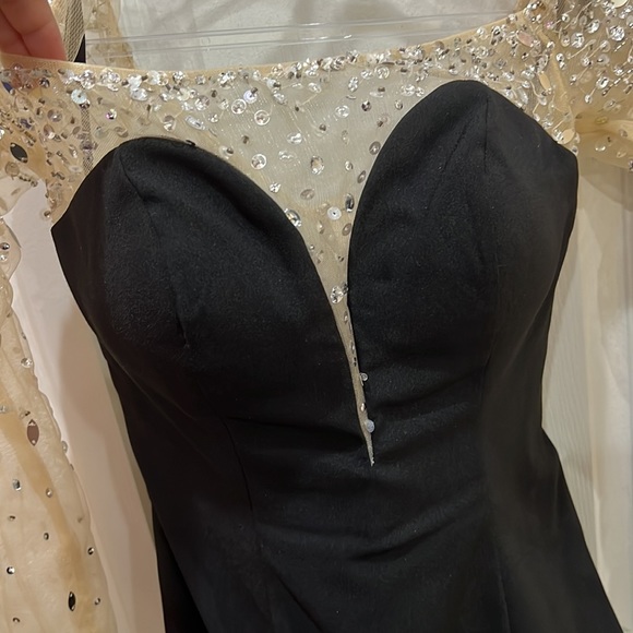 Off the shoulder black/nude with crystal dress | Size: 0-2 | w/ nude sheer shawl - Picture 6 of 9